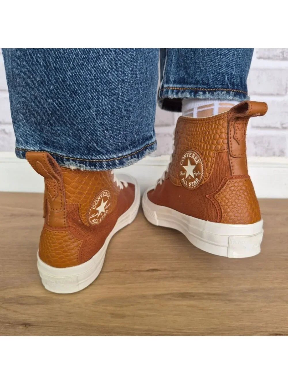 ⭐Converse Chuck 70 High size 8.5 Women's shoes Sneakers Brown White A10334C